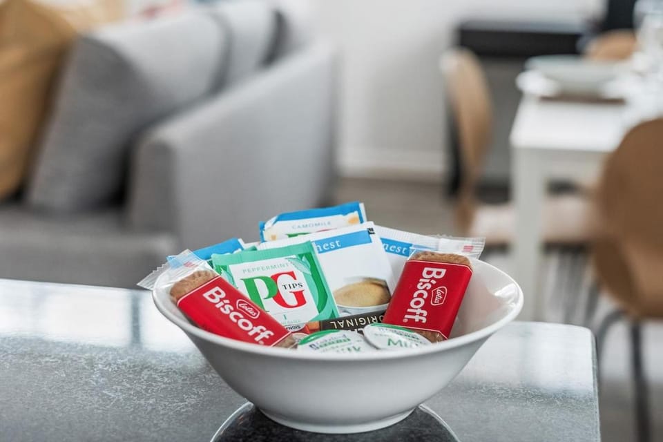 Luxury Flat Near Hove Station parking sleeps 4 Apartment in England