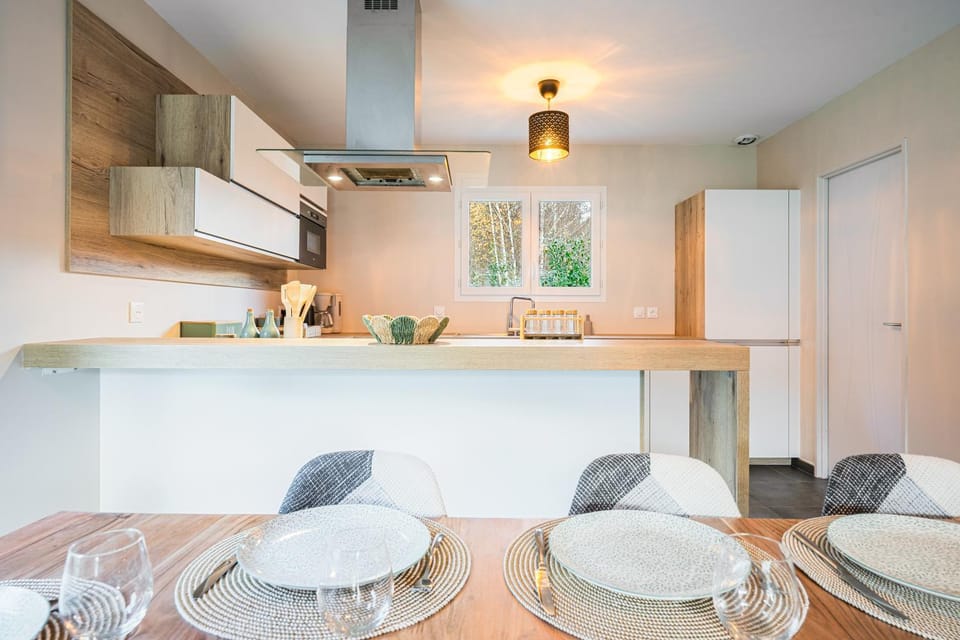 Property building, Kitchen or kitchenette, Living room