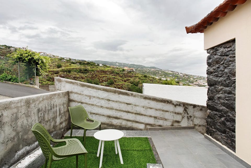 Property building, Balcony/Terrace, Living room