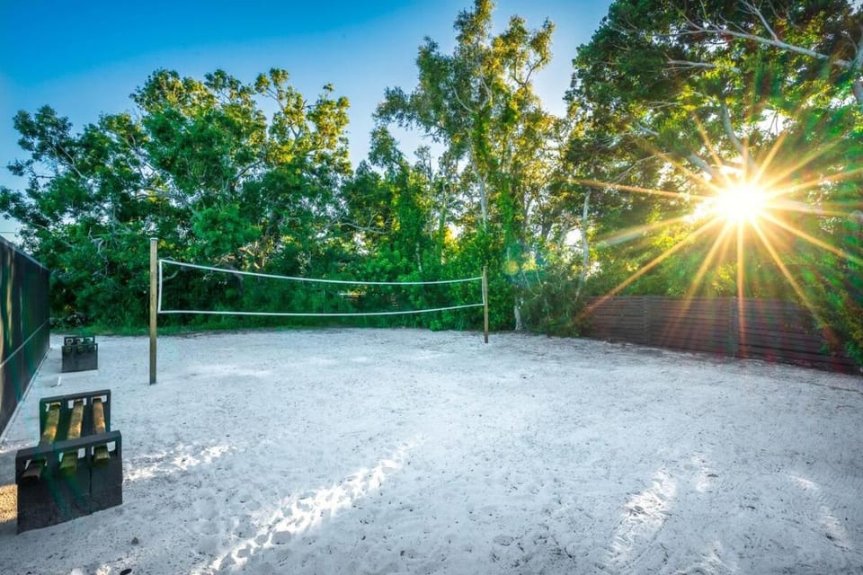 Near AMI Beach I Sand Volleyball I Saltwater pool House in Bradenton