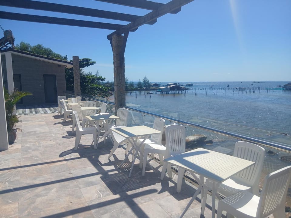 Restaurant/places to eat, Sea view