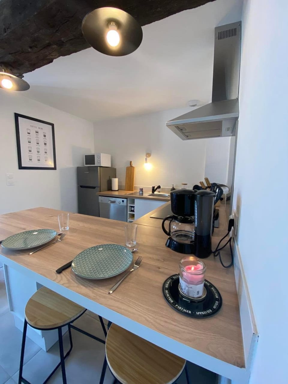 Kitchen or kitchenette, Dining area