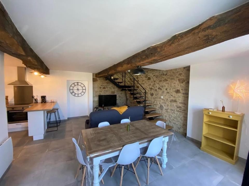 Seating area, Dining area