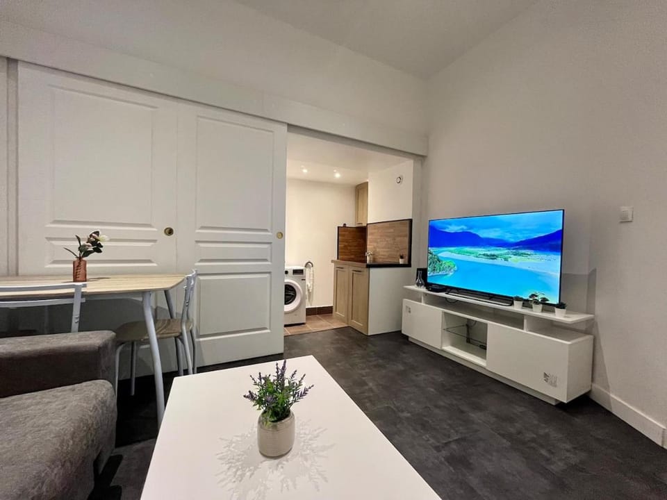 TV and multimedia, Living room, Dining area, heating, air conditioner