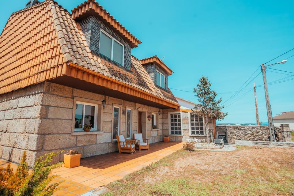 Property building, Garden, Balcony/Terrace
