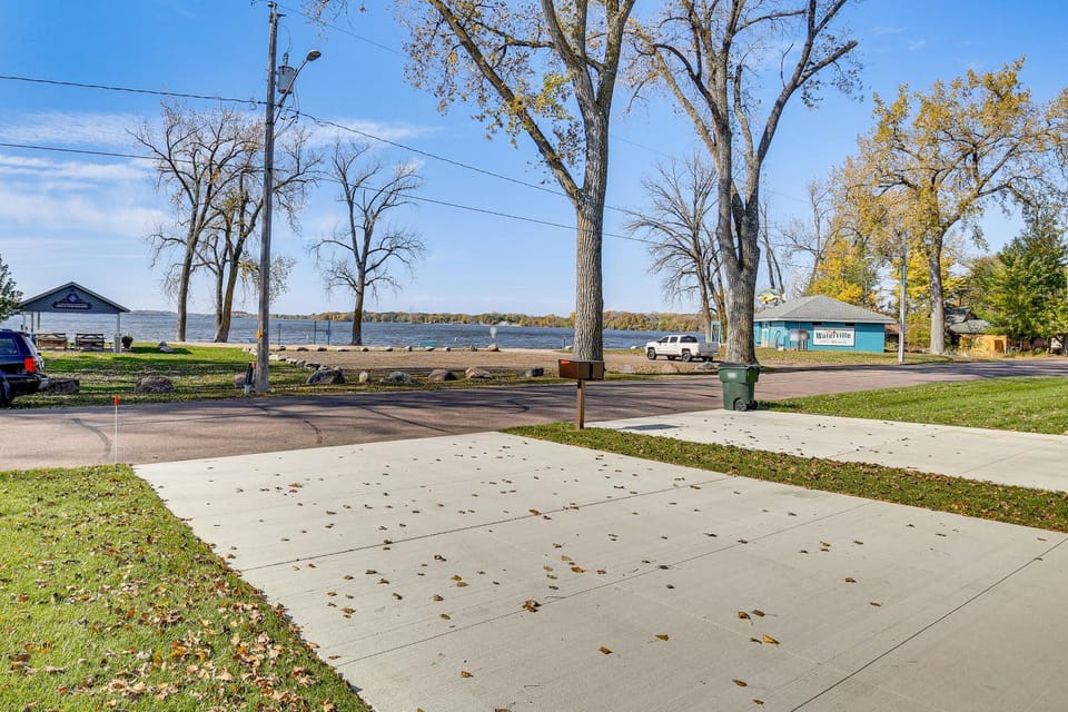 Across from Tetonka Lake: 4-Season Getaway! House in Minnesota