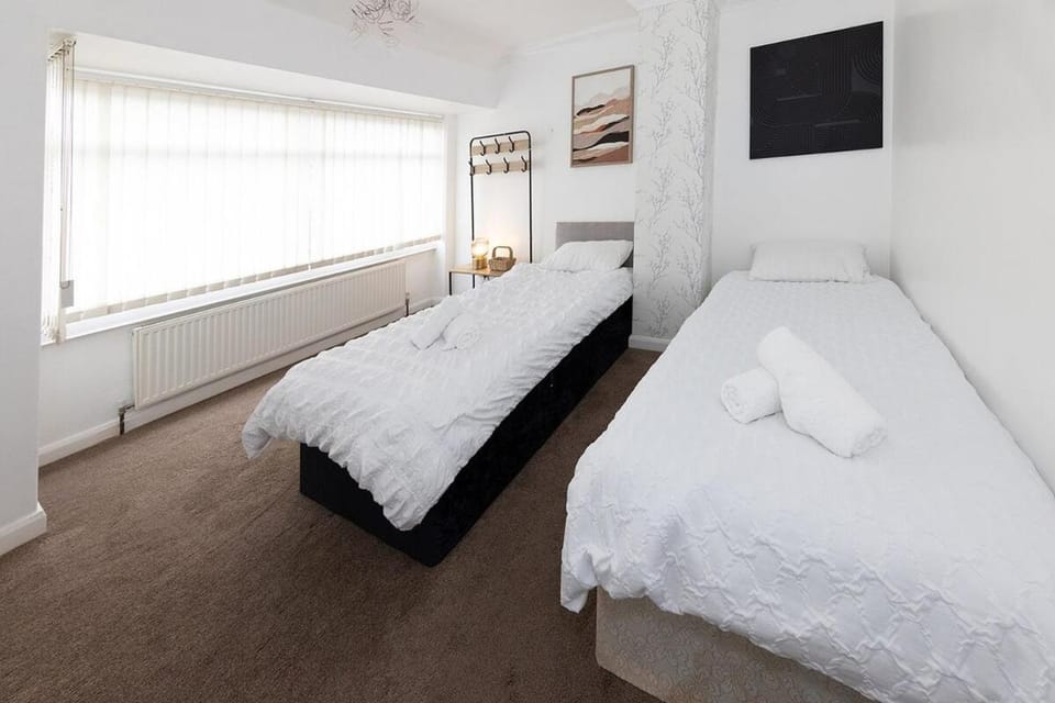 Wivelsfield Retreat- Modern & Spacious Home House in Doncaster