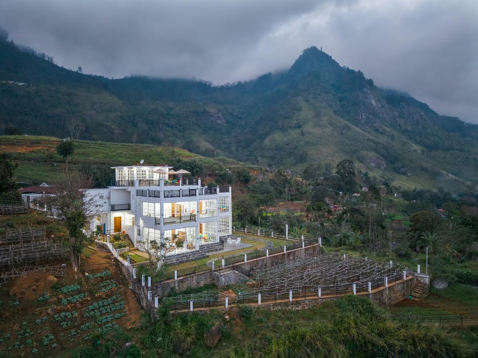 Property building, Day, Natural landscape, Bird's eye view, Mountain view