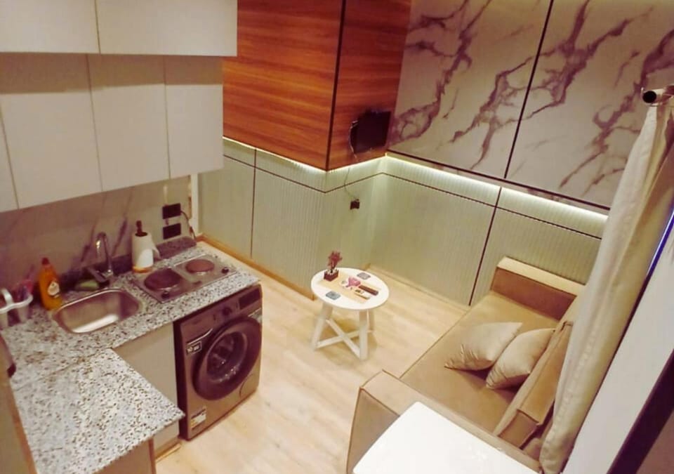 Kitchen or kitchenette, minibar, washing machine