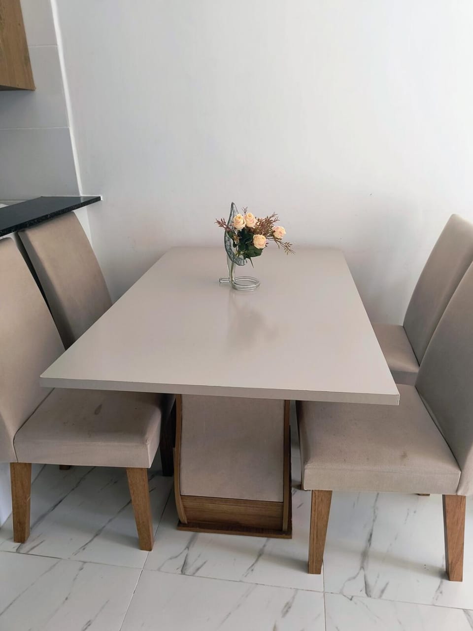 Seating area, Dining area