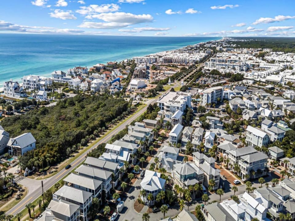 Neighbourhood, Bird's eye view, Beach