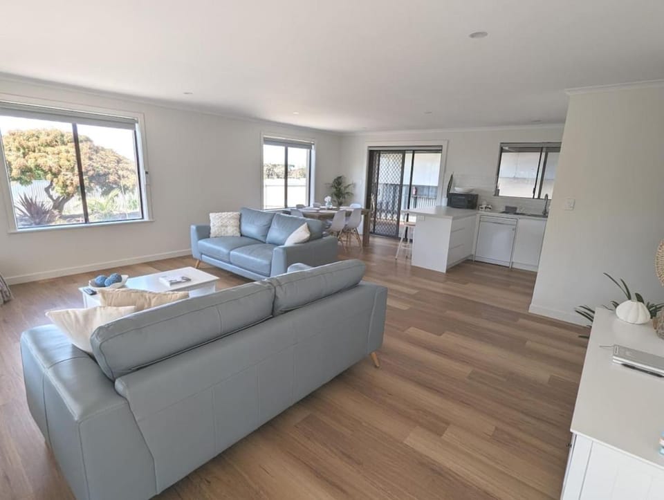Sails: Family-friendly, in the heart of town House in Kingscote