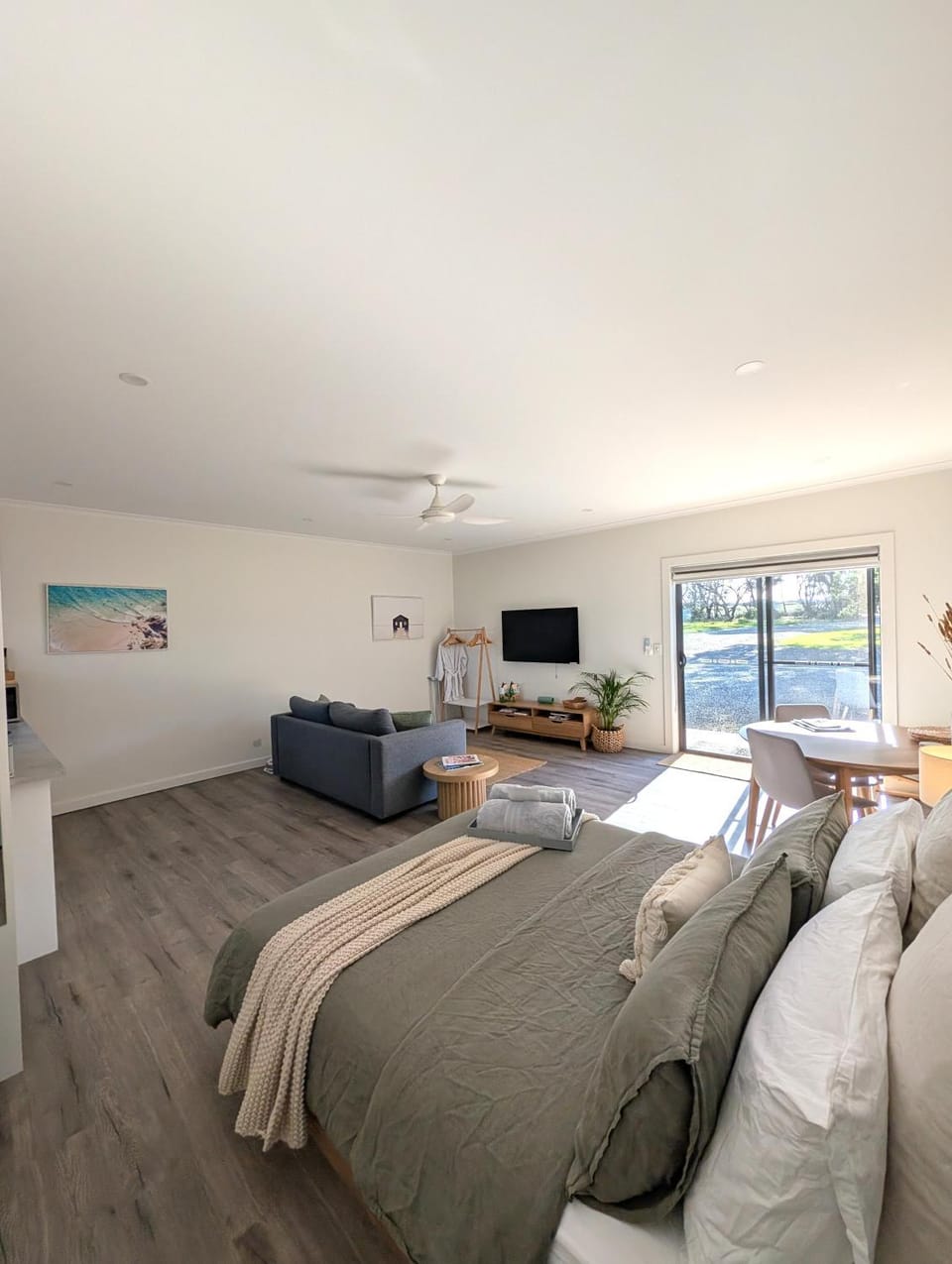The Duck House: Modern, Rural, 3 min drive to town House in Kingscote