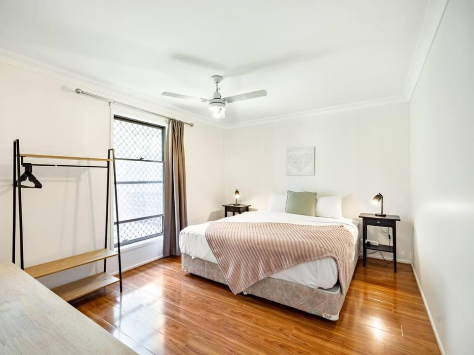 Sunny Stay 2BR in Prime Location House in Brisbane