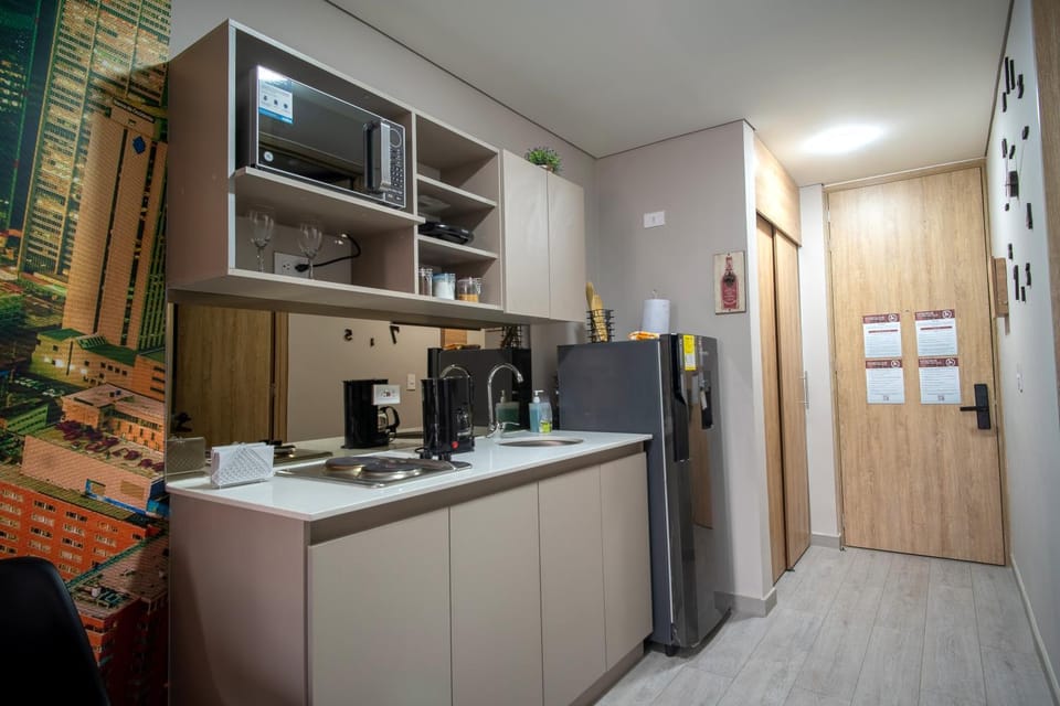 Coffee/tea facilities, Kitchen or kitchenette, oven, stove