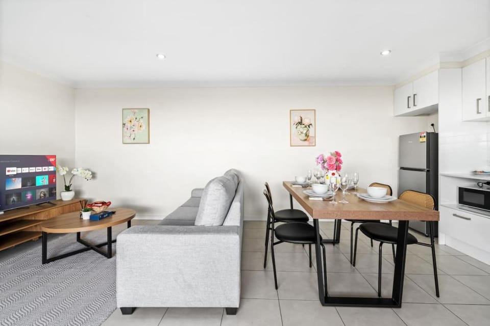 Cozy 2BR Home Quiet Bellbird Park Stay House in Brisbane