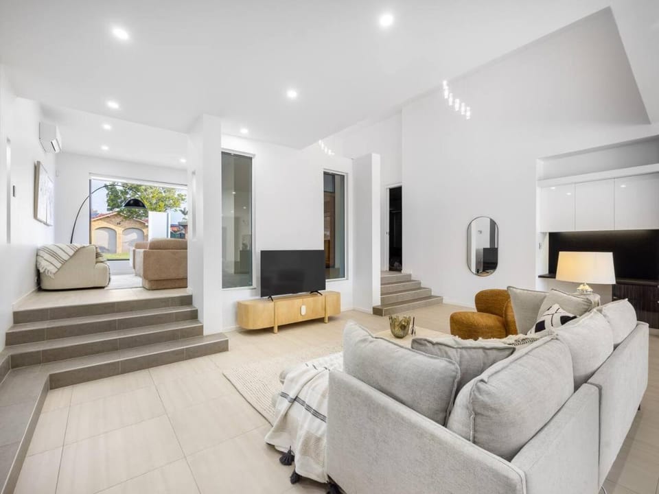 Sunnybank Hills Retreat 4BR Home with Pool and Backyard House in Brisbane