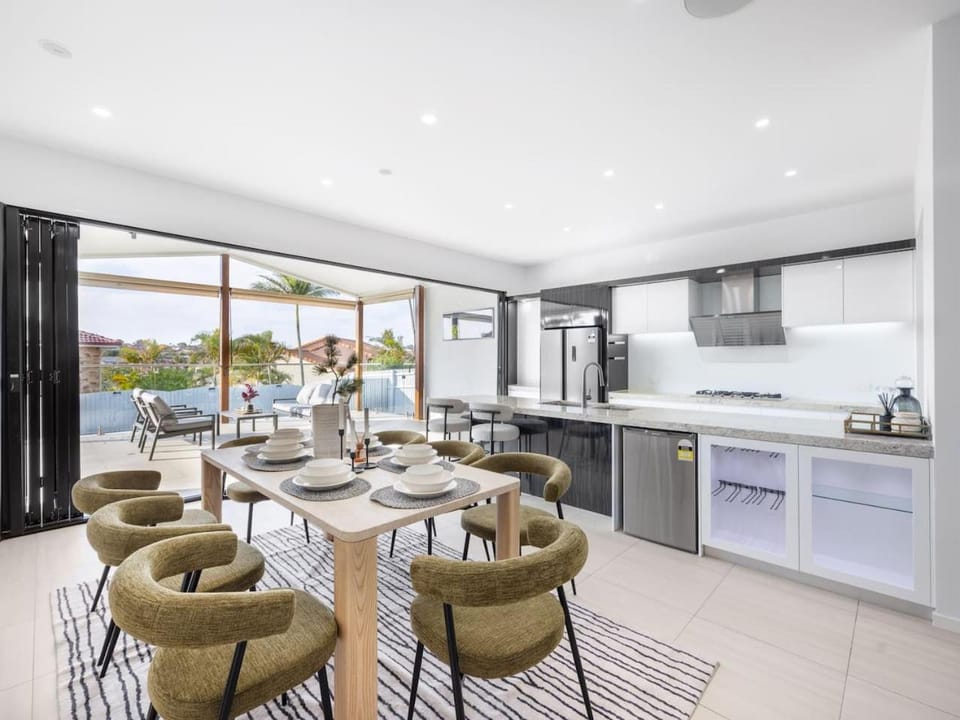 Sunnybank Hills Retreat 4BR Home with Pool and Backyard House in Brisbane