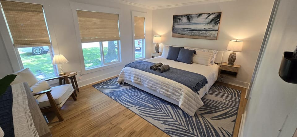 Paradise with a Hottub & Pool, 3 miles to beach House in North Carolina