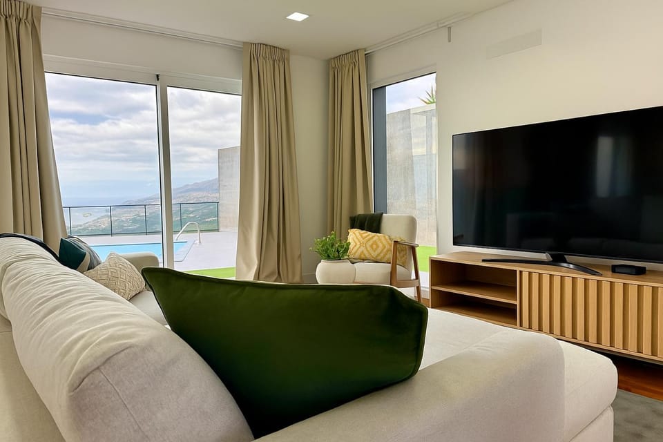 Atlantic View Villa in Madeira District