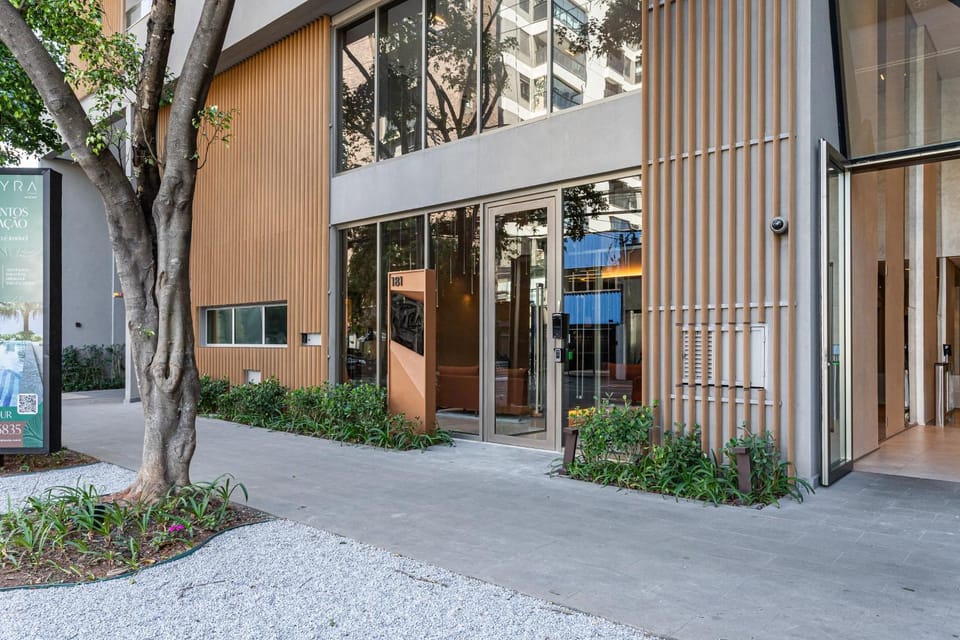 Property building, Facade/entrance, Day