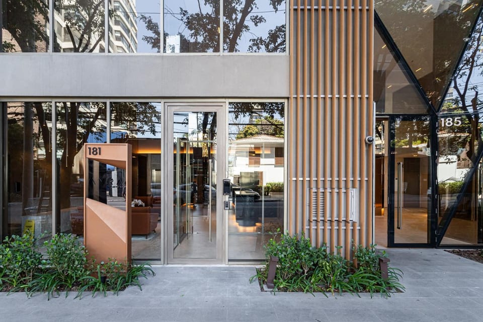 Property building, Facade/entrance, Day