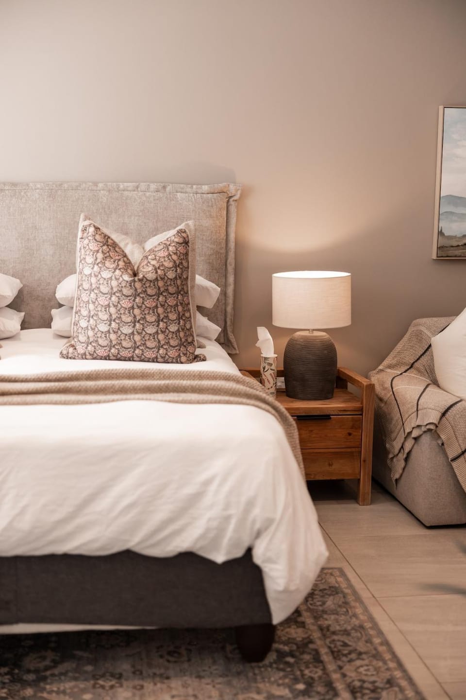 Bed, Seating area