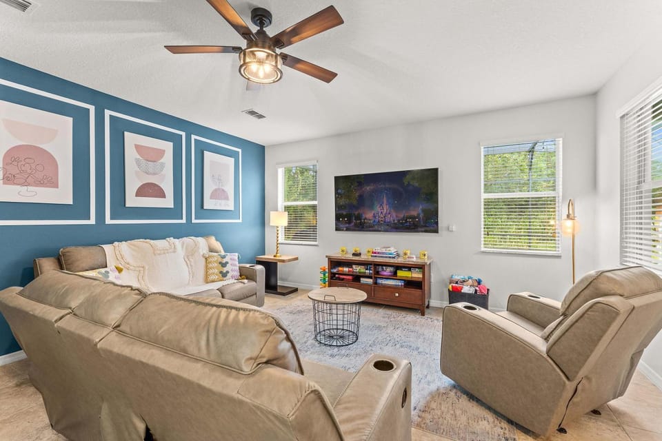 Paradise Falls Stay for 13 House in Kissimmee