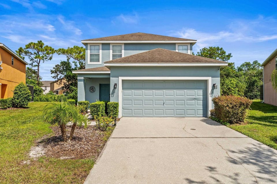 Paradise Falls Stay for 13 House in Kissimmee