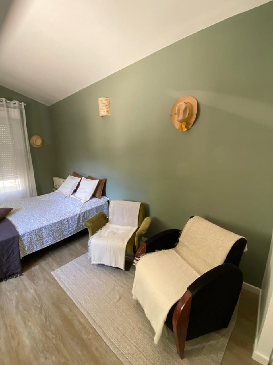 Bed, Living room, Seating area, Bedroom