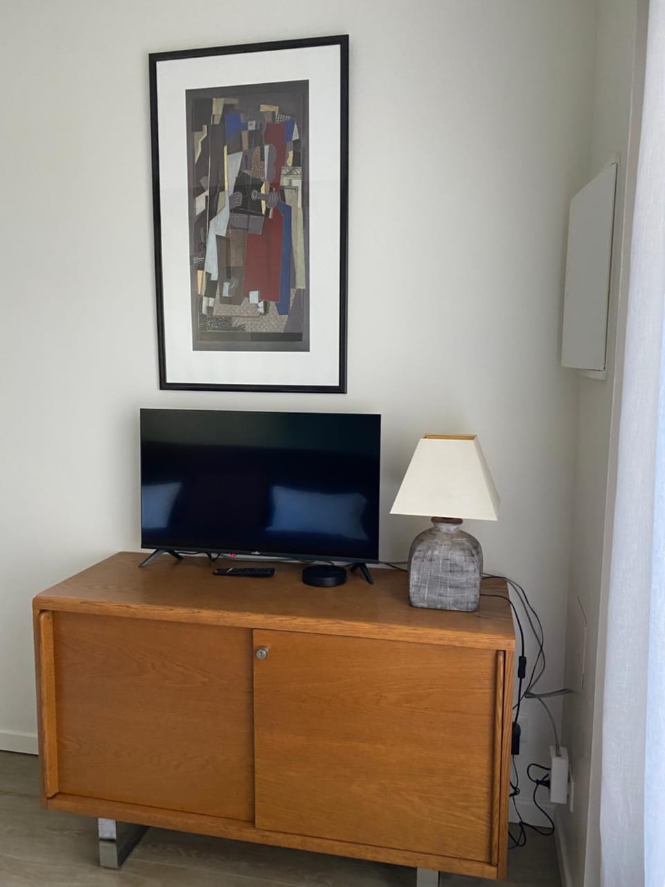 Studio indépendant dans propriété campagne Aixoise terrasse et piscine période estivale Apartment in Aix-en-Provence