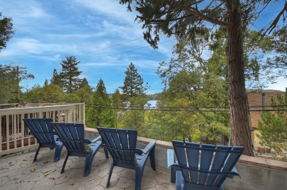 Emerald Arrowhead Haus - For 6 House in Lake Arrowhead