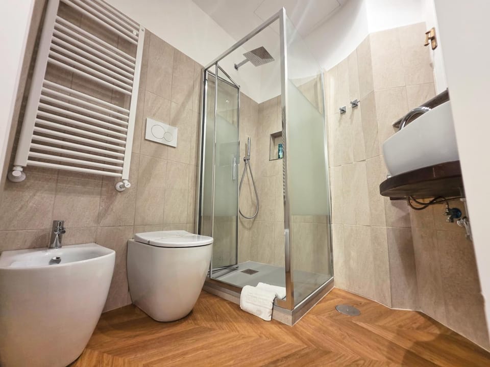 Shower, Toilet, Bathroom, bidet, towels