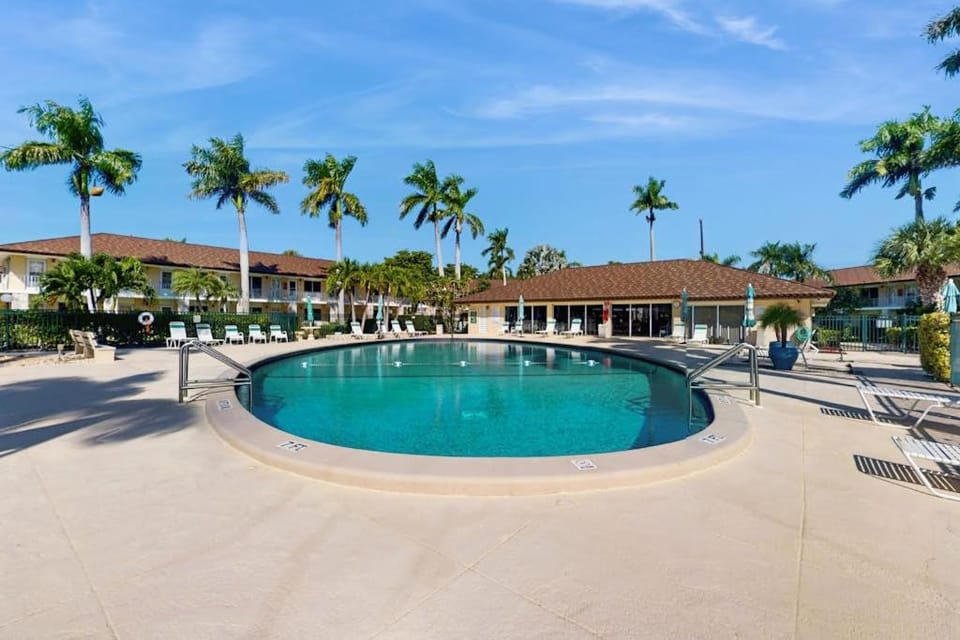 The Gulf Glow Apartment in Marco Island