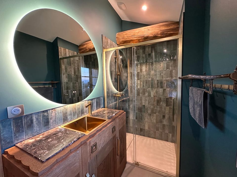 Shower, Bathroom, towels