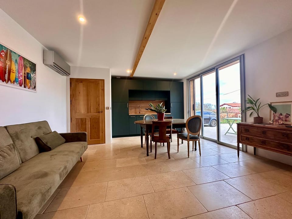 Communal lounge/ TV room, Kitchen or kitchenette, Dining area, Communal kitchen