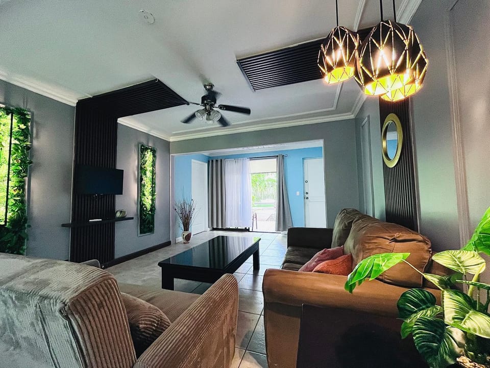 Communal lounge/ TV room, Bed, TV and multimedia, Living room, Photo of the whole room, Seating area