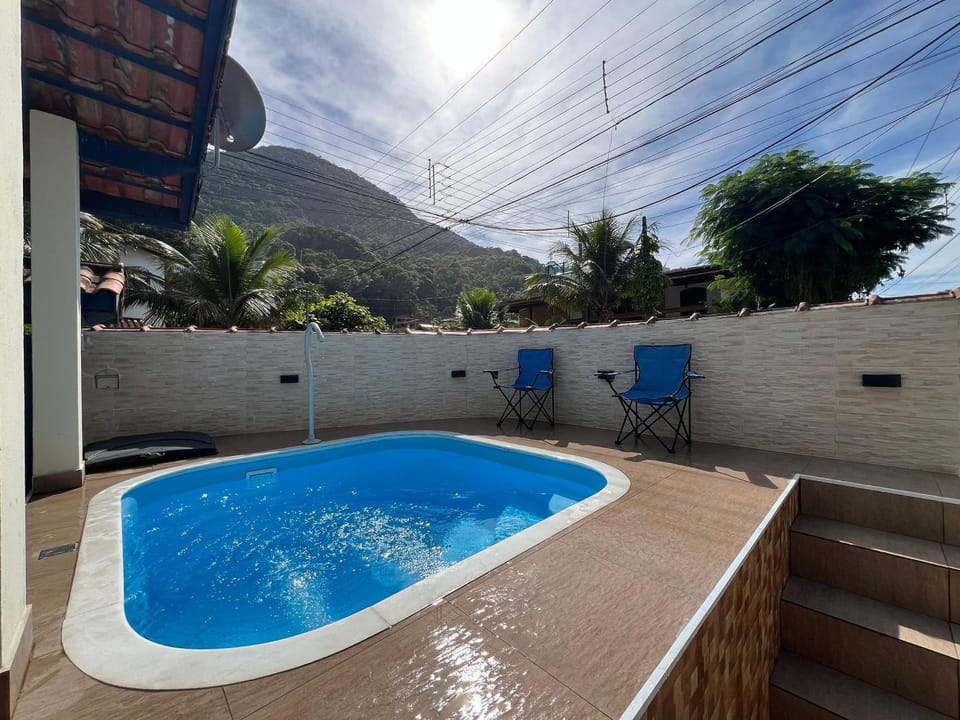 Linda casa c/ piscina a poucos passos da Praia House in State of São Paulo