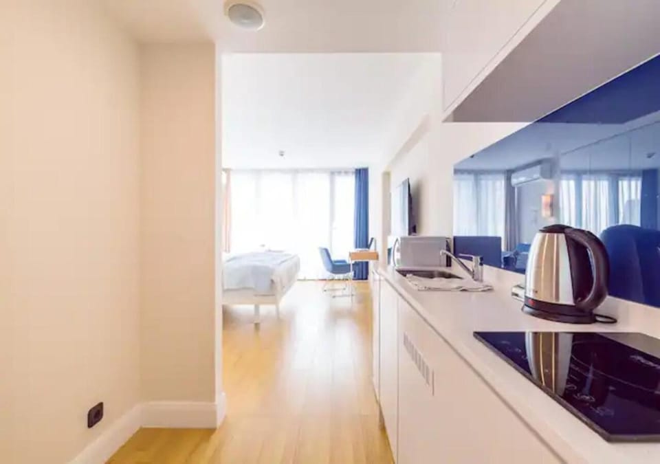 Coffee/tea facilities, Kitchen or kitchenette, Dining area, minibar, toaster