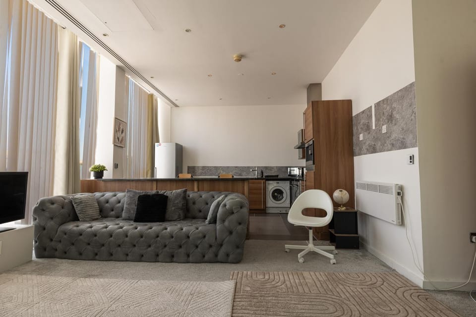 TV and multimedia, Kitchen or kitchenette, Living room, Seating area, hair dresser