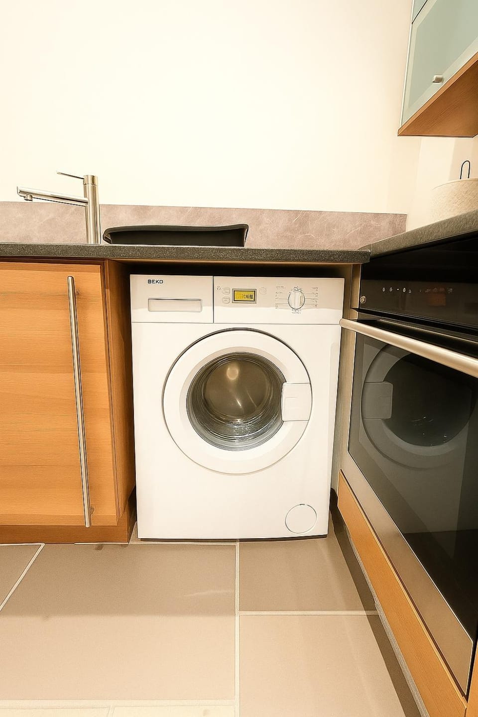 Kitchen or kitchenette, washing machine