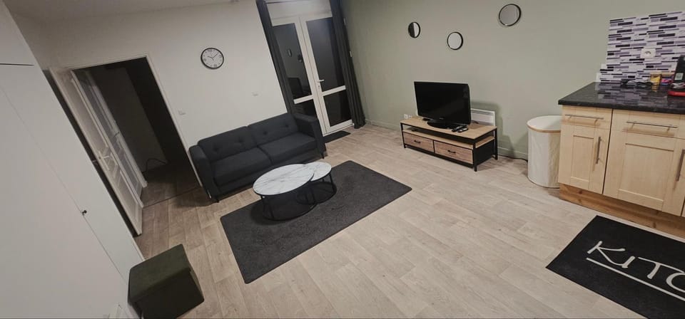 Communal lounge/ TV room, TV and multimedia, Living room, Seating area