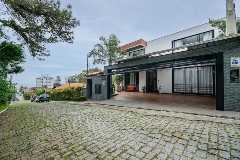 Casa Atalaia 550m Praia c/ Hidro by Achei Camboriú House in State of Santa Catarina