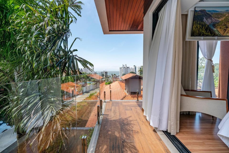 Casa Atalaia 550m Praia c/ Hidro by Achei Camboriú House in State of Santa Catarina