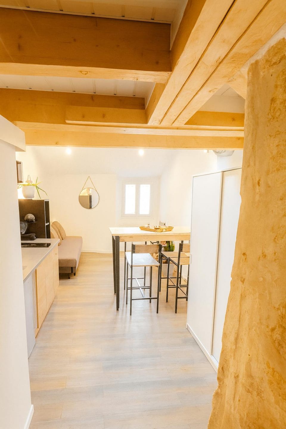 Kitchen or kitchenette, Dining area, minibar