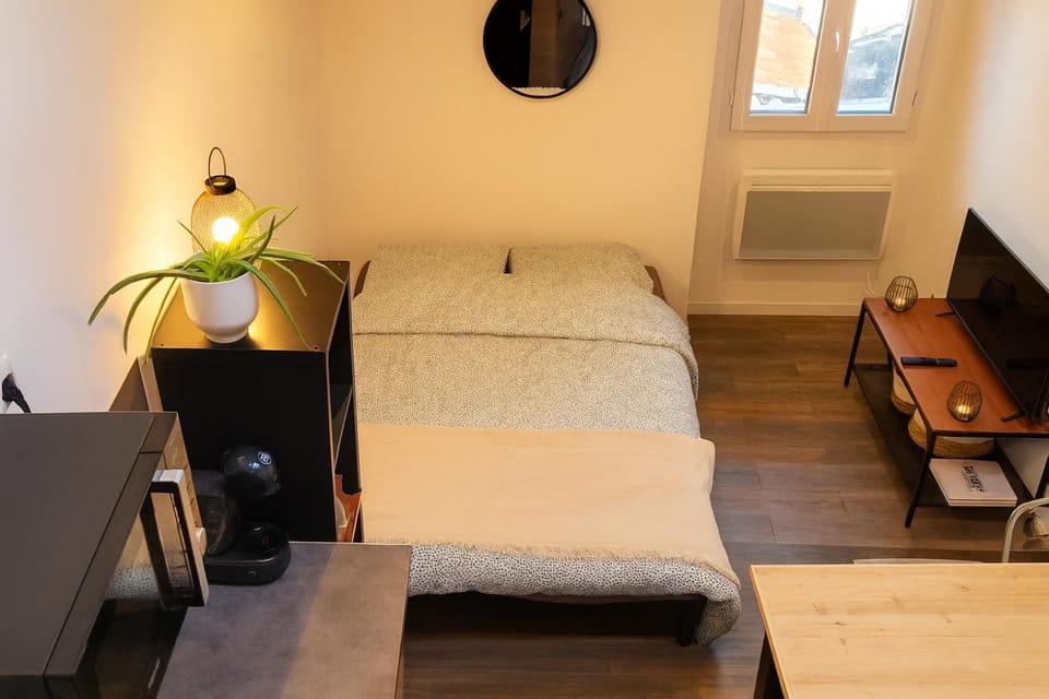 Living room, Seating area, Bedroom, hair dresser