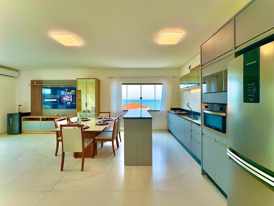 Kitchen or kitchenette, Dining area, stove