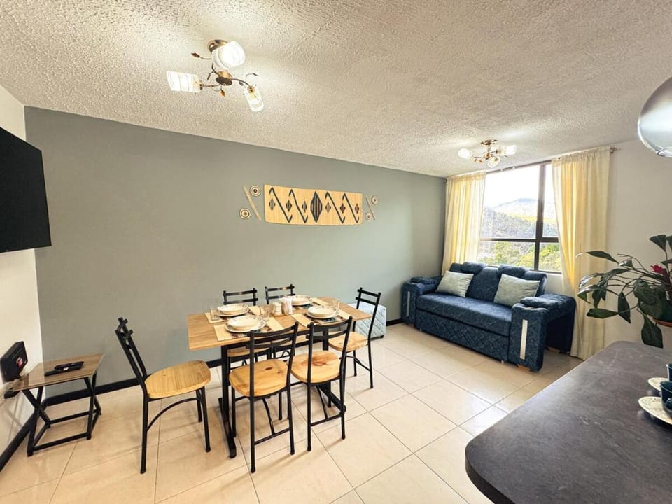 TV and multimedia, Living room, Seating area, Dining area