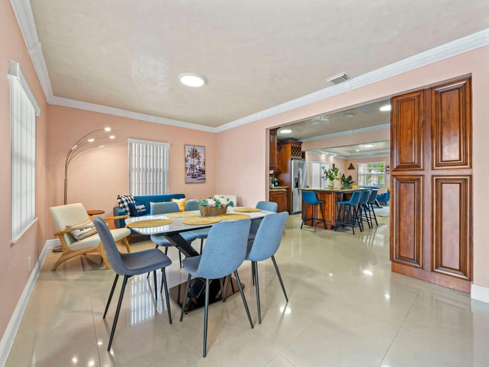 Tropical Bay House-Near By Brickell, Wynwood and South Beach House in Miami
