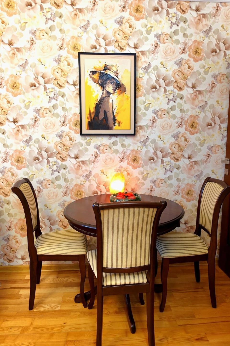 Living room, Decorative detail, Seating area, Dining area